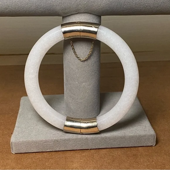 Vintage White Peking Glass Gold Tone Bracelet - Picture 6 of 10